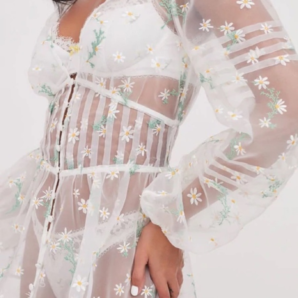 Lia Robe
For Love & Lemons - Picture 6 of 8